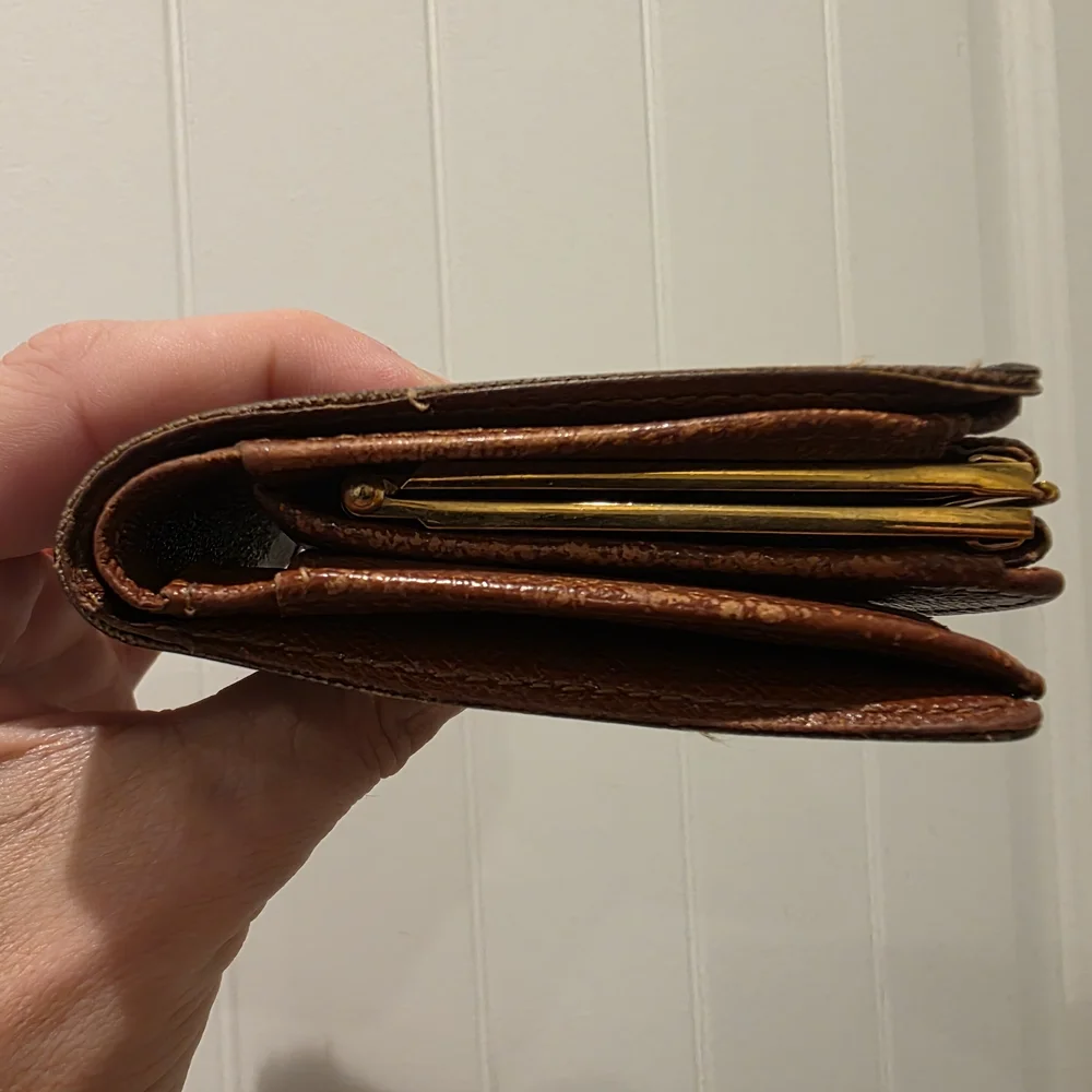 Louis Vuitton Damier Kisslock Monogram Wallet - Picture 7 of 11